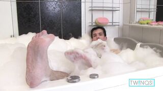 Hot Twink Xander H can't rubbing his wet ass and jerking off his cock in the bathtub!