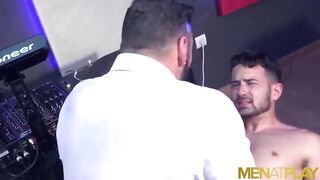 Men Dominant DILF Antonio Miracle Fucks Robbie Rojo