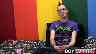 Punk rock twink Chris Jett masturbates and cums