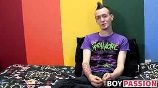 Punk rock twink Chris Jett masturbates and cums