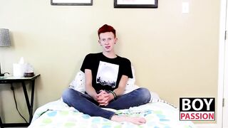 Twink Dylan Mermaid takes a break to jerk it off for fans