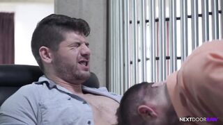 Bareback Sex Therapist While He Sucks His Own Dick!!!