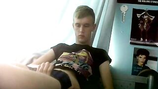 Young homo Austin Ellis does a solo masturbating video