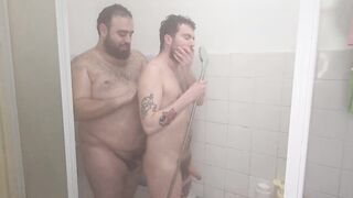 Fucking Bareback in the Shower