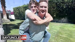 Step Daddy Takes Twink’s Family Photos and Then Pounds His Asshole Raw