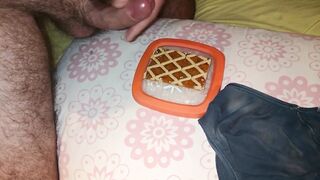 Cicci77 makes a big cumshot all to eat for breakfast