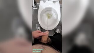 Peeing in public toilets 4K