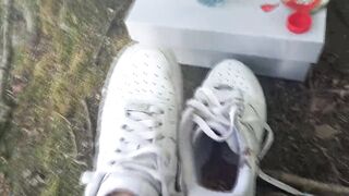 Dirty soles with chocolate and ketchup in each Nike Air Force 1 sneakers, then walk in the park and the streets Dirty soles due